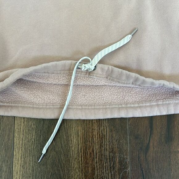 VUORI Restore Crew Sweatshirt in Dogwood Pink size Large EUC Light Cozy Soft Tie - Picture 6 of 9